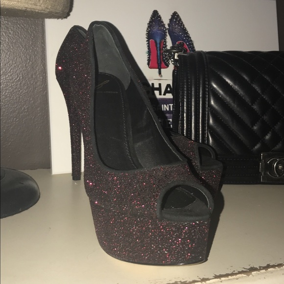 NWOB Brian Atwood Black & Red Glitter Heels Sz 7.5 - Picture 4 of 6